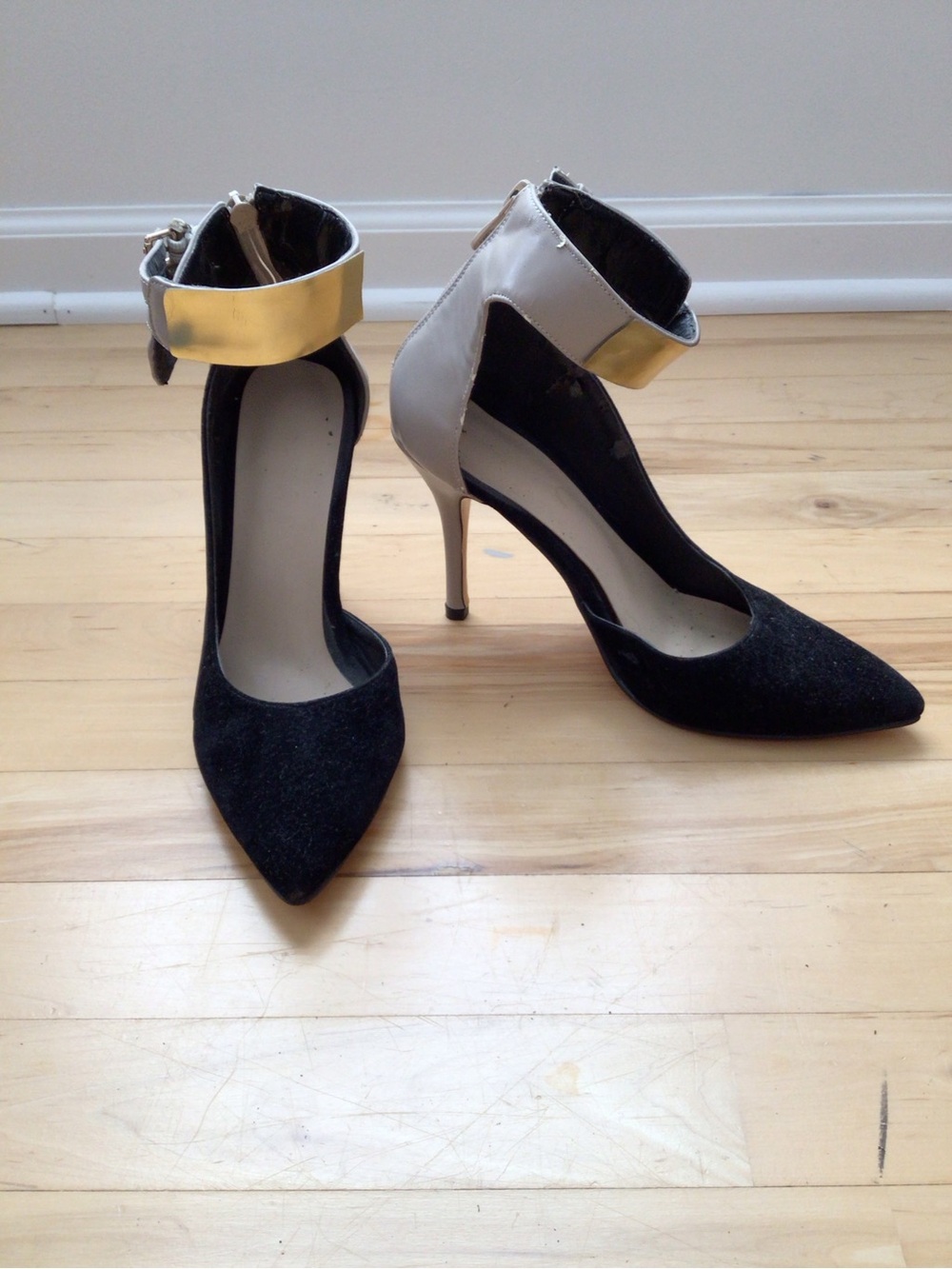 Elegant Two-Tone Pointed Toe Ankle Strap Pumps in Black and Cream